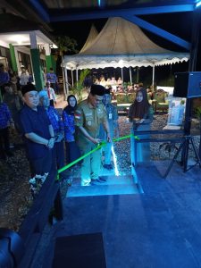 Gunting Pita Oleh Bupati
