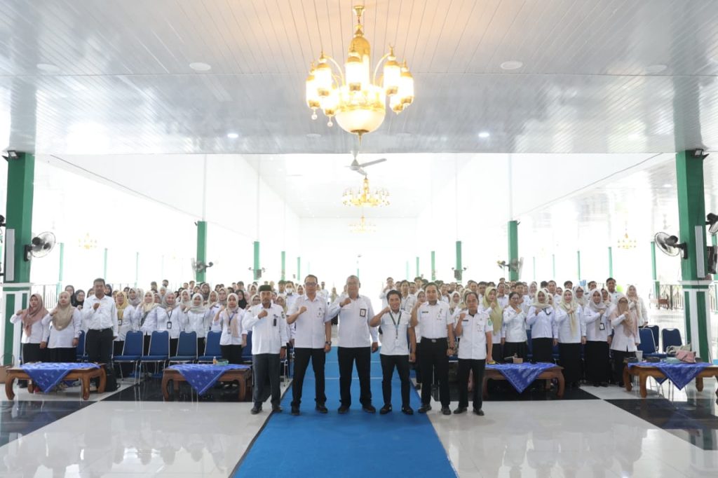 Peserta Bimtek Pengelolaan Pengaduan Pemkab Tanah Bumbu mengikuti materi dari Ombudsman Kalsel dan Diskominfo Tanah Bumbu di Batulicin.