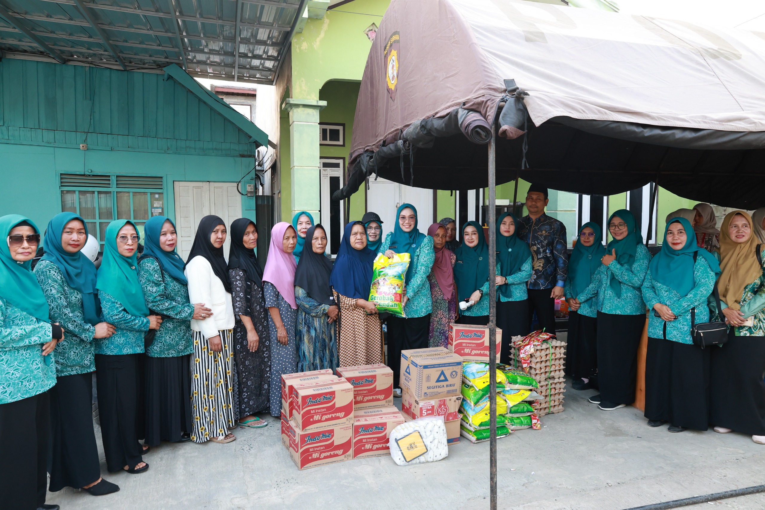Ketua TP PKK Tanah Bumbu Kunjungi Korban Kebakaran...