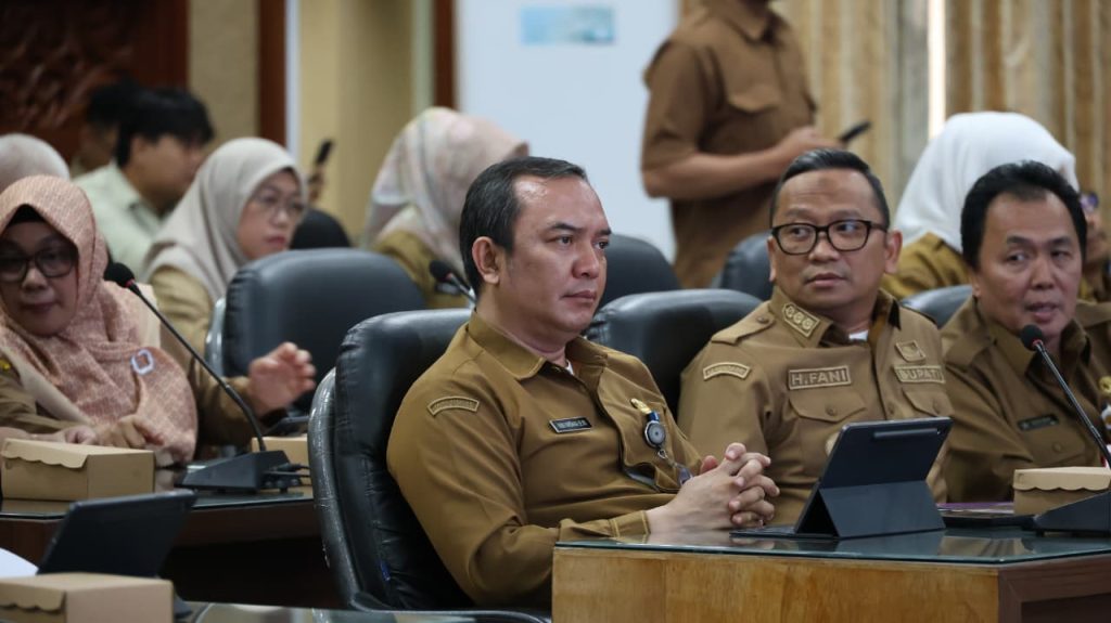 Asisten Pemkab Tanah Bumbu M. Putu Wisnu Wardhana menghadiri Rakoor Satgas BBM dan LPG Bersubsidi Provinsi Kalsel di Banjarbaru, 6 Oktober 2026