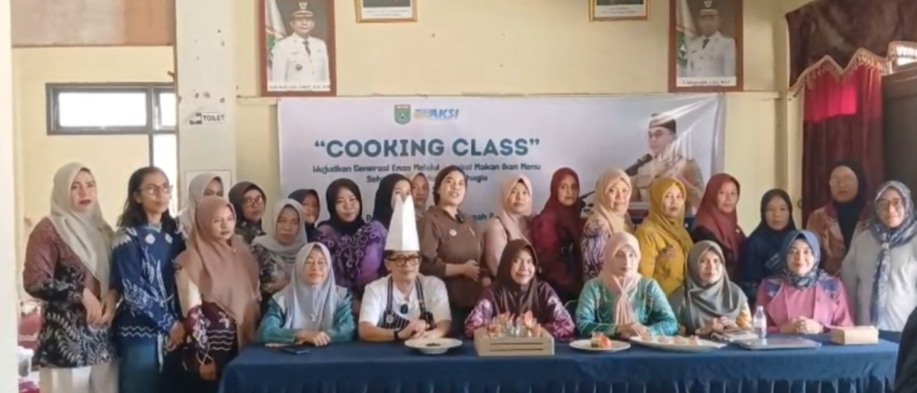 Peserta Cooking Class Tanah Bumbu belajar olahan ikan sehat bersama Chef Latusa Batulicin dan ahli boga Any Ilas Rasa